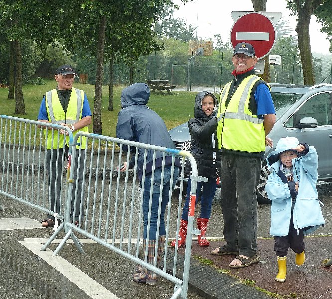 2011-07-05 80 Et les coureurs ils arrivent quand.JPG